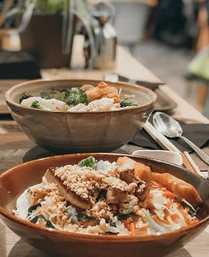 Les plats du restaurant Liu Lin mettaient à l’honneur les nouilles, le riz, le soja ou encore les légumes.