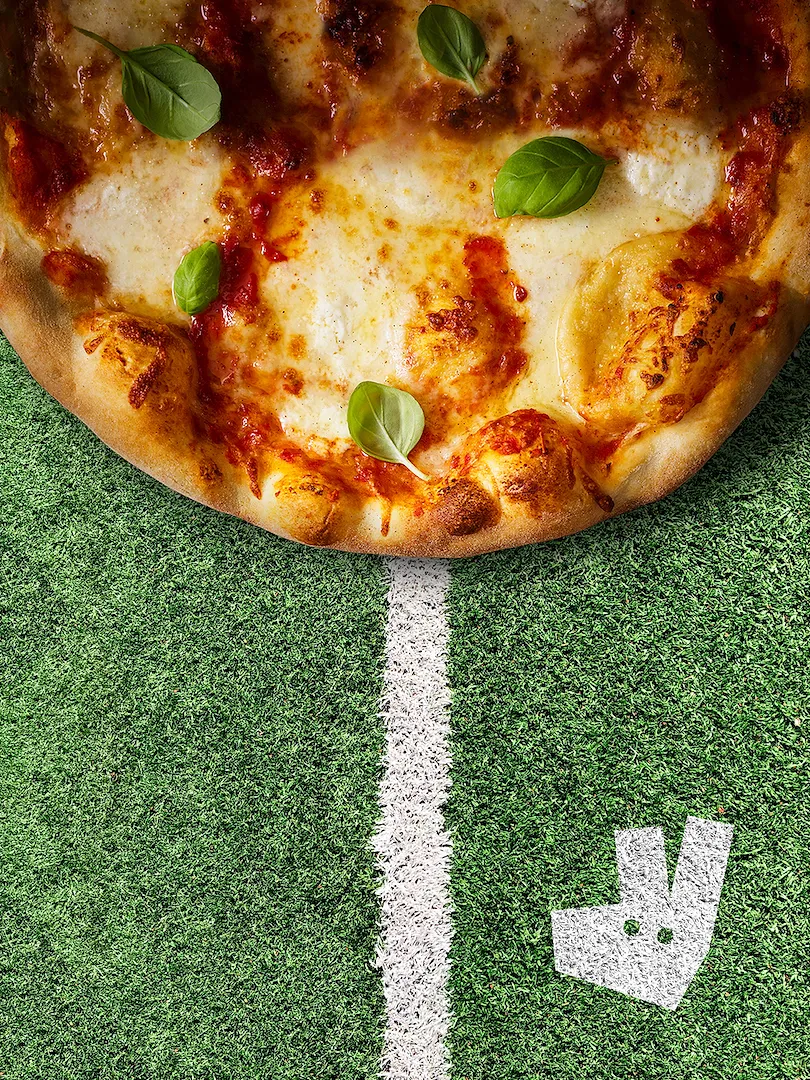 Que mangent les supporters des Diables rouges devant un match ? - Par Eugenie Marichal. Credit Photo : Deliveroo D.r.