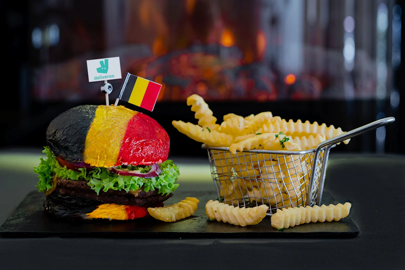 Que mangent les supporters des Diables rouges devant un match ? - Par Eugenie Marichal. Credit Photo : Deliveroo D.r.