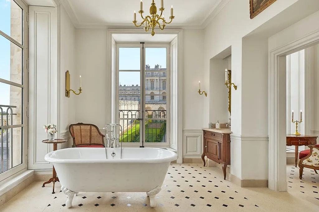 Dormir au Château de Versailles : la nouvelle expérience ultra luxe à s'offrir - Par Margau Gonzalez. CrÉDit Photo : Airelles/Le Grand ContrÔLe