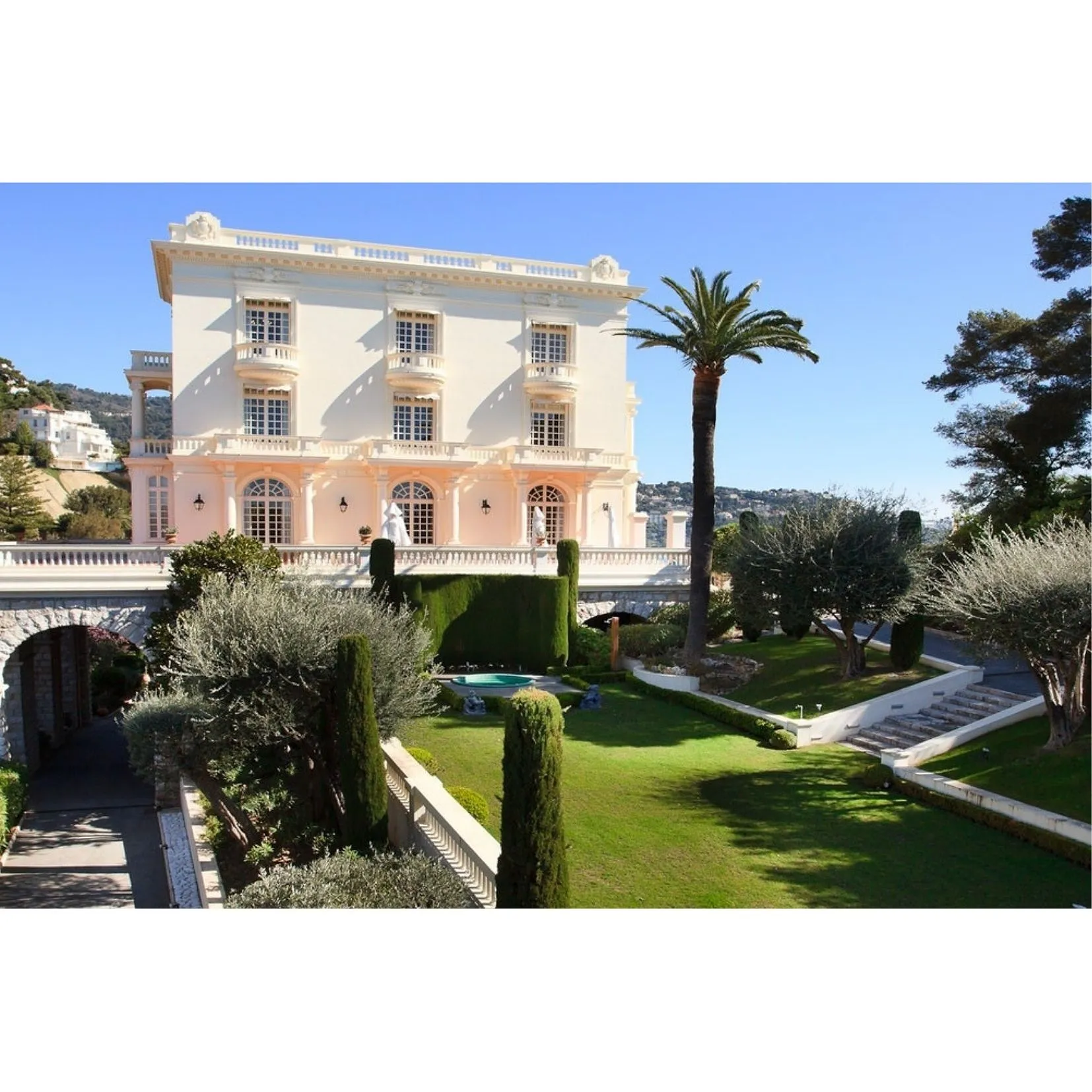 Et si on louait la villa de Karl Lagerfeld pour les fêtes ? - Par Anissa Hezzaz. Photos : D.r.