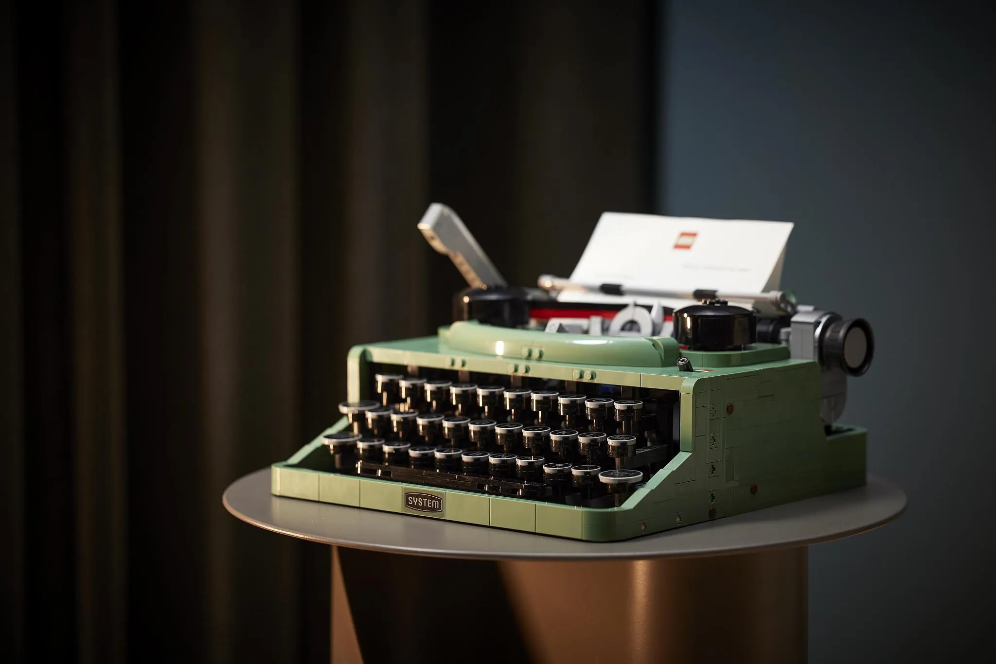 LEGO commercialise une machine à écrire vintage à construire soi-même - Par Sigrid Descamps. Photos Lego.