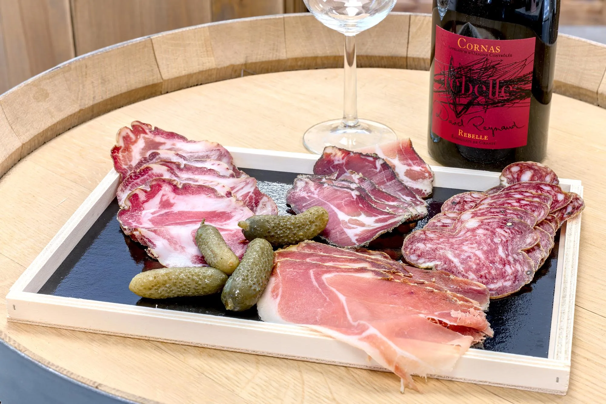 La règle des 4, le secret d’un fromager pour une raclette réussie - Par Sigrid Descamps. Photos: Terroirs Du Cru, Unsplash.