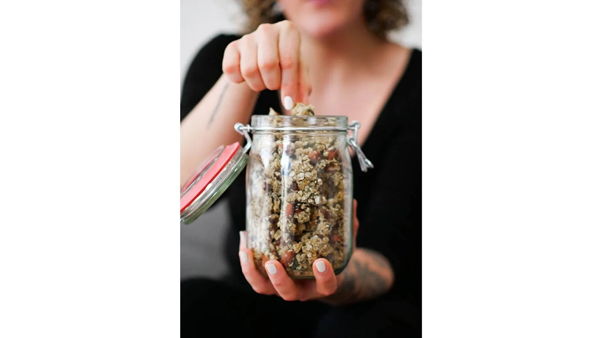 Comment faire son granola maison ? - Par Anissa Hezzaz. Photo By Rachael Gorjestani On Unsplash.