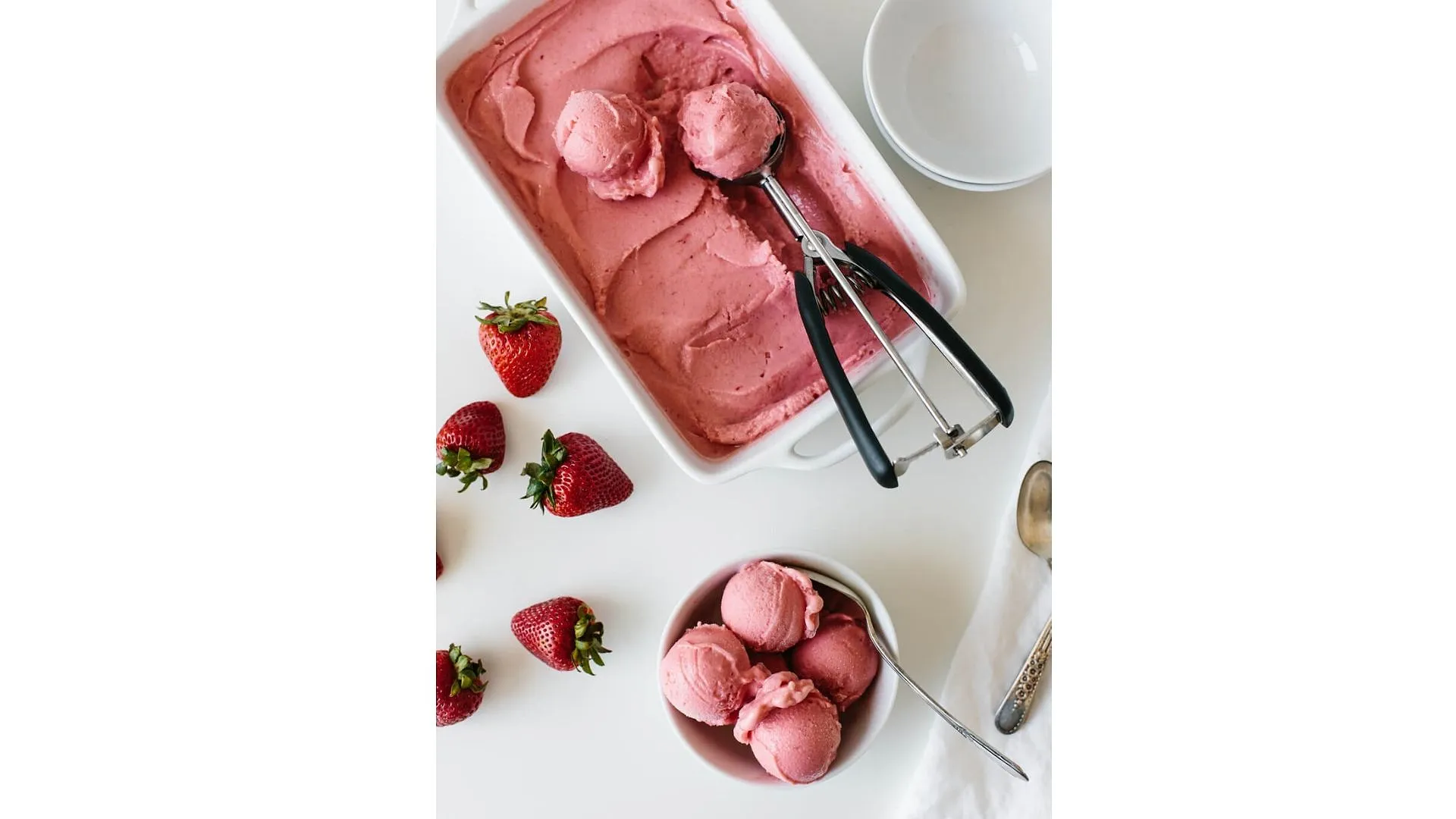 Trois méthodes de glaces maison faciles à réaliser sans sorbetière - Par Anissa Hezzaz. Photo By Lindsay Moe On Unsplash