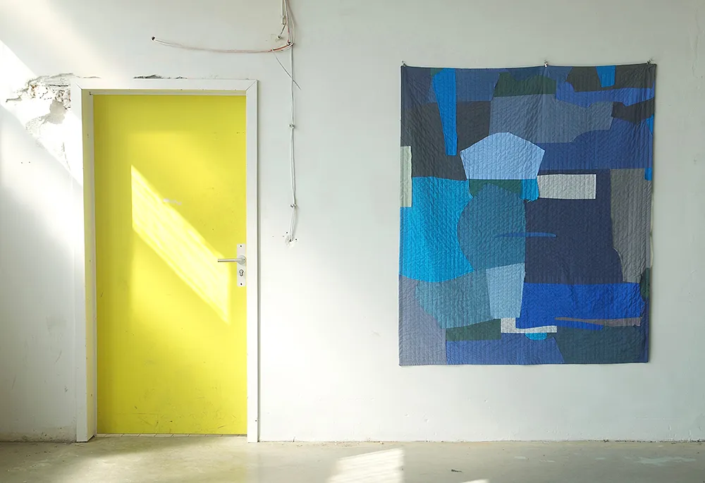 Upcycling : des chemises transformées en éléments de déco - Par AgnèS Zamboni. Photos La Gadoue Atelier.