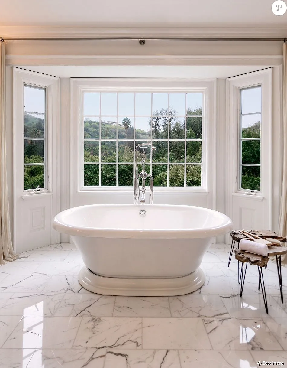 Les plus belles villas de stars à louer : de quoi vous faire rêver ! - By LéA Thiry Faulkner. Photo By Pixasquare On Unsplash