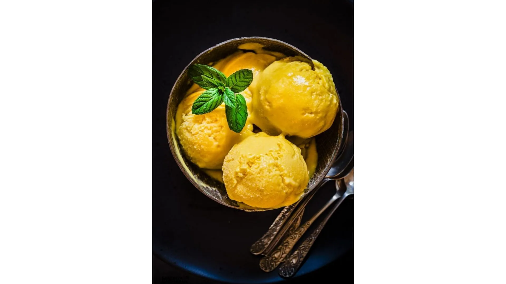 Trois méthodes de glaces maison faciles à réaliser sans sorbetière - Par Anissa Hezzaz. Photo By Lindsay Moe On Unsplash