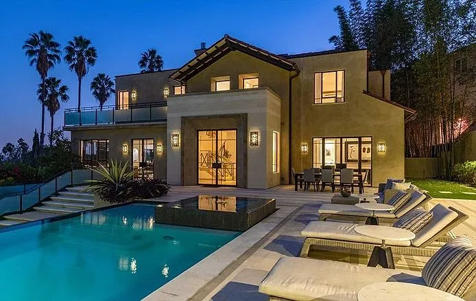 Les plus belles villas de stars à louer : de quoi vous faire rêver ! - By LéA Thiry Faulkner. Photo By Pixasquare On Unsplash