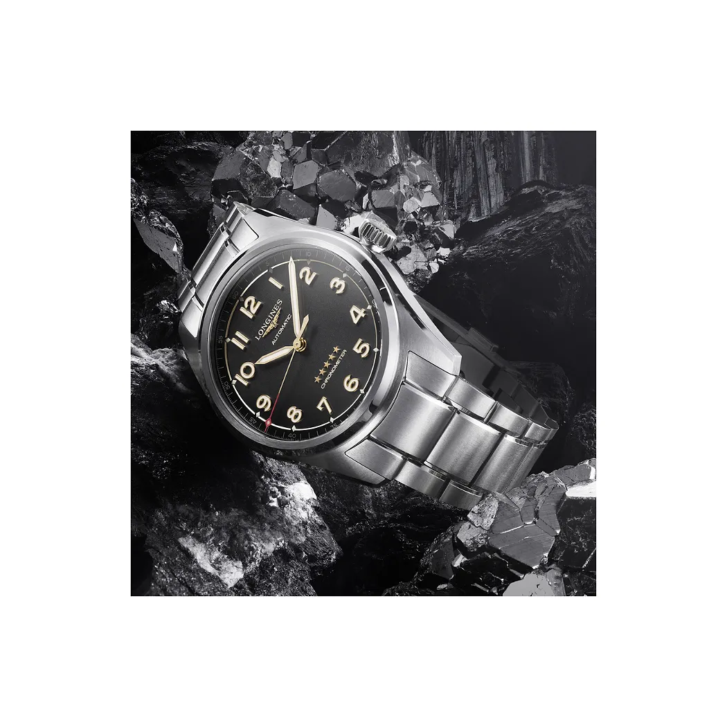 Voici la montre qui ne quitte plus le poignet de l'acteur Simon Baker - Par Magali Eylenbosch. Photos : Longines