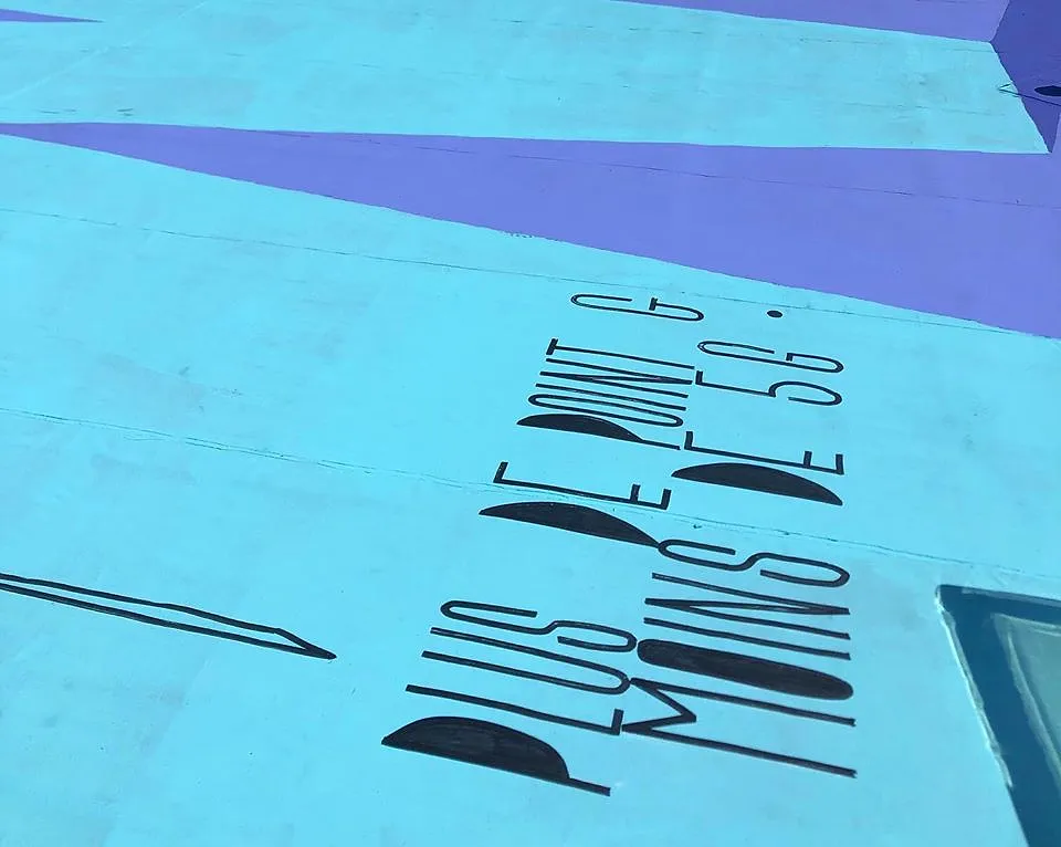 Une fresque géante de 1000 m² visible depuis le ciel à Bruxelles - Par Anissa Hezzaz. Photos : Collectif Tavu & Louves.