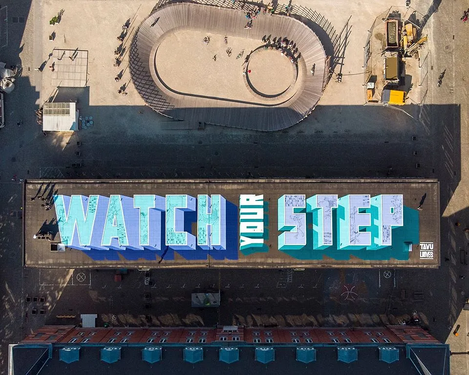 Une fresque géante de 1000 m² visible depuis le ciel à Bruxelles - Par Anissa Hezzaz. Photos : Collectif Tavu & Louves.