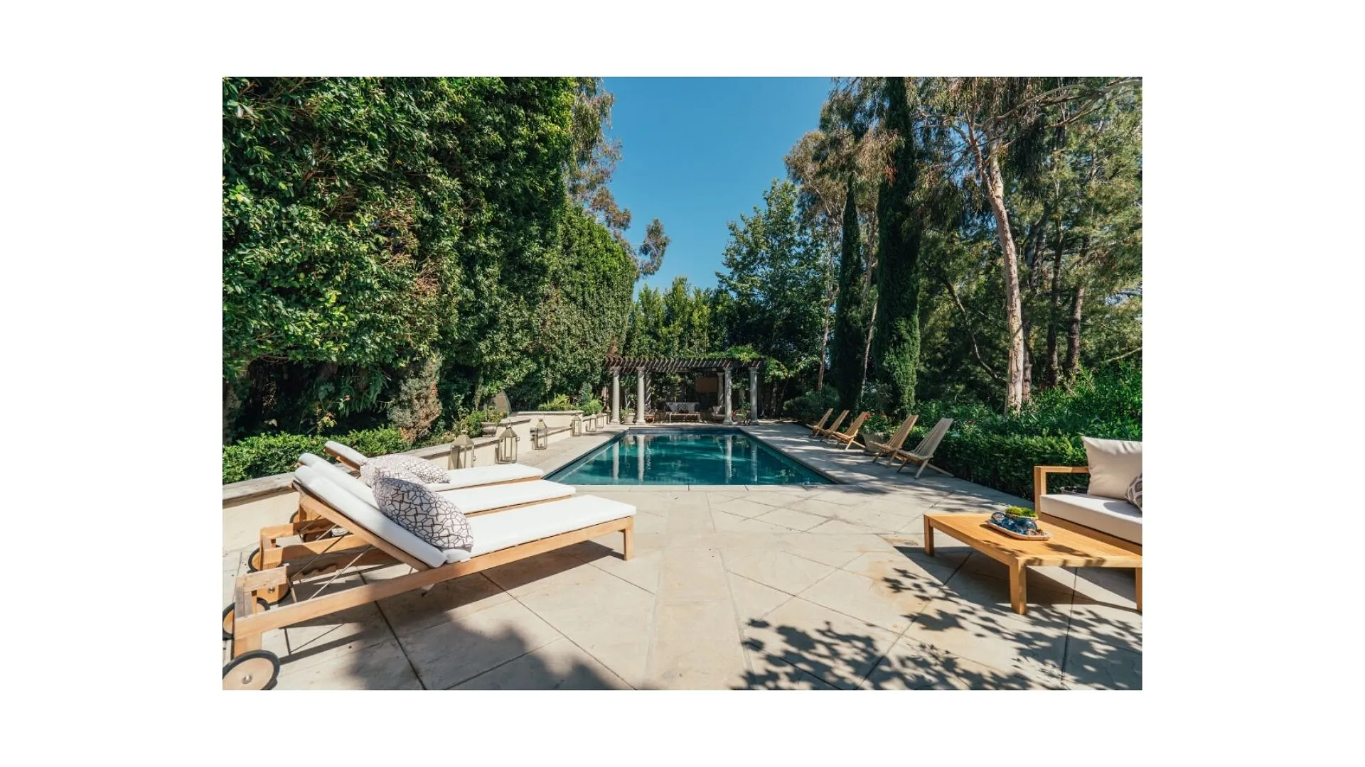 Le prince Harry et Meghan Markle, les nouveaux voisins de Tom Hanks et Ben Affleck ? - Mathilde Trocellier. Photos : Top Ten Real Estate Deals / Shadow Mountain Estate