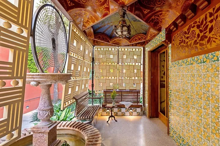 La première maison de Gaudí est en location sur Airbnb à un euro - Par Margau Gonzalez. CrÉDit Photo : Airbnb