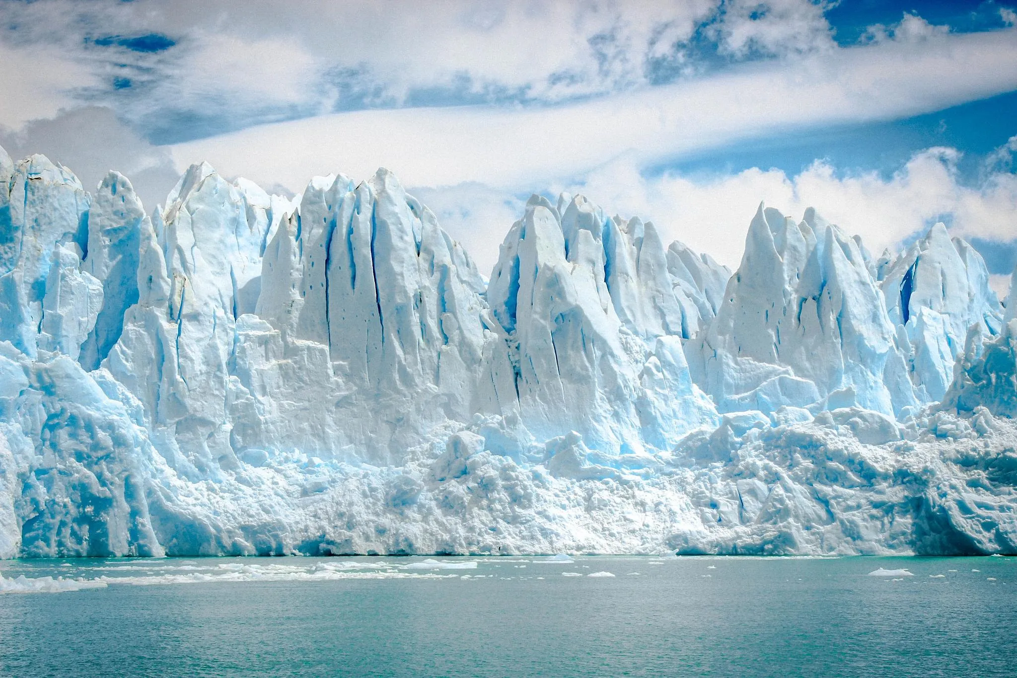 Florent Pagny et sa vie isolée en Patagonie - Par Sigrid Descamps. Photos : AëL Pagny, Rosazucena, Unsplash