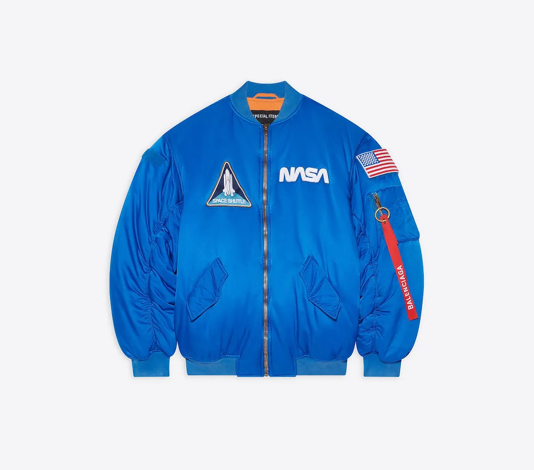 Balenciaga x Nasa, la collab' la plus "space" de l'été - Par Sigrid Descamps. Photos Balenciaga.