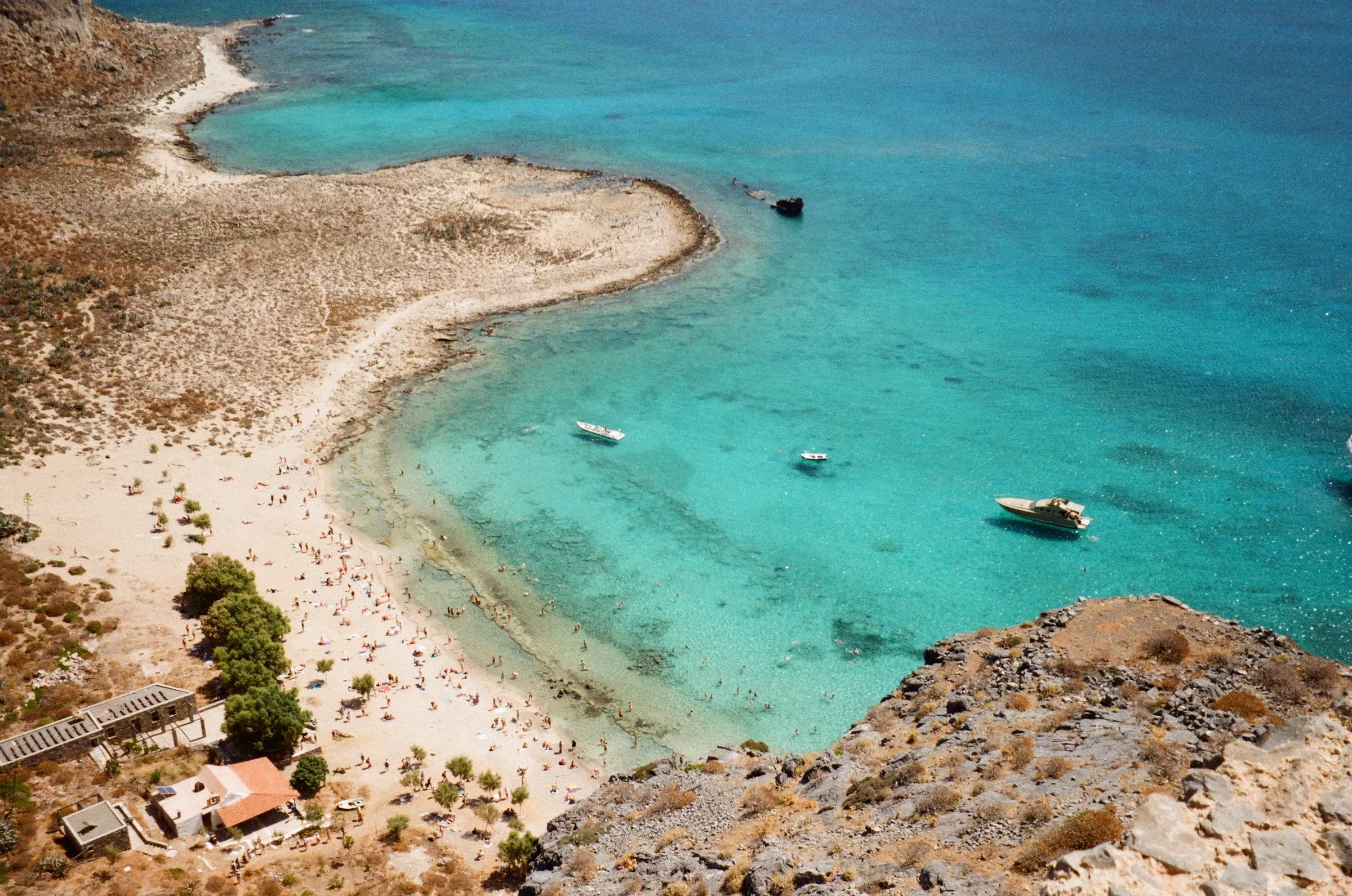 Les plages où l'on rêve de se prélasser cet été - Par Wini Sasa. Photo By Marina T On Unsplash
