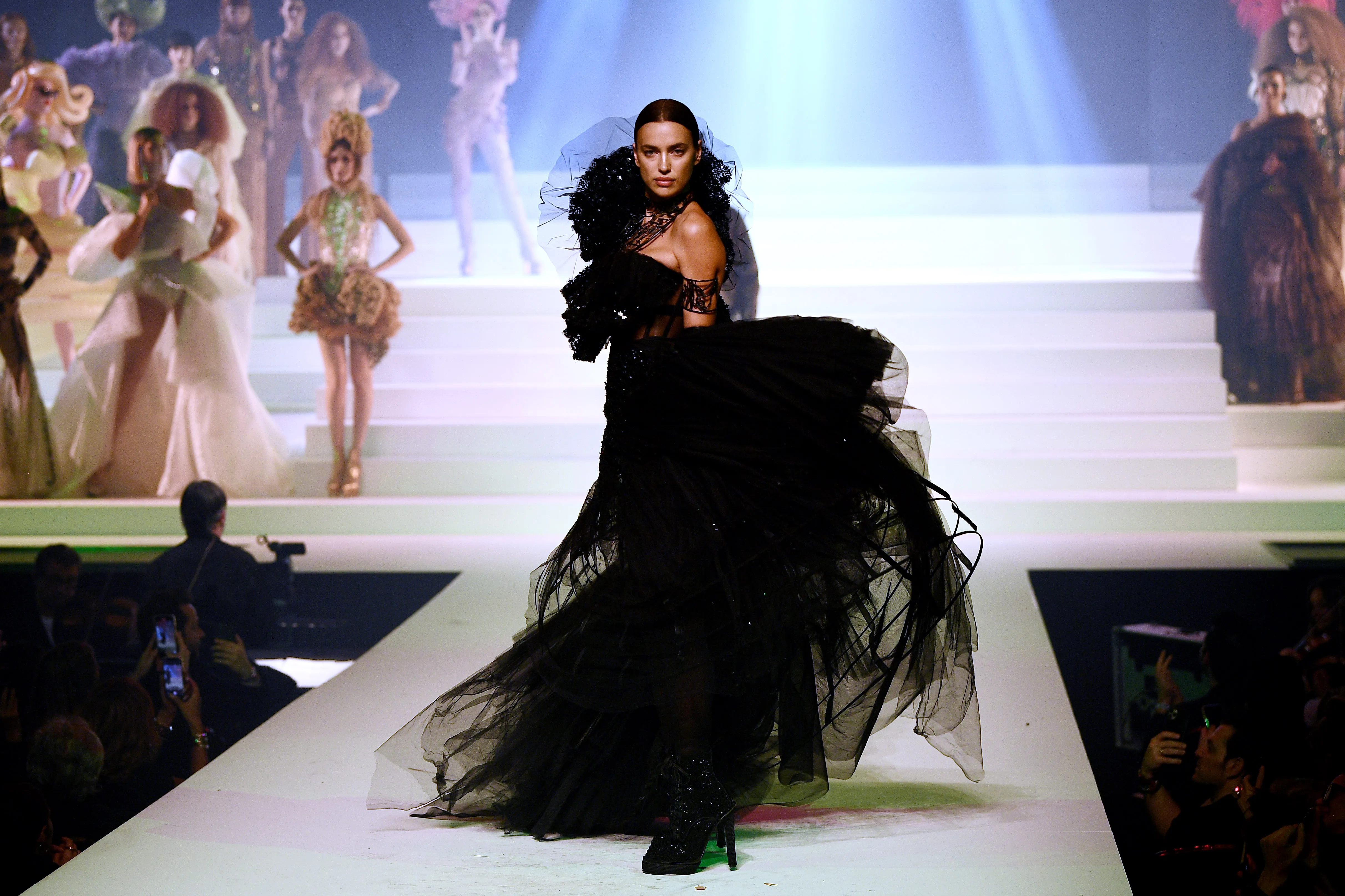 Les célébrités présentes au dernier défilé de Jean Paul Gaultier - Par Anissa Hezzaz. Photos : Belga.