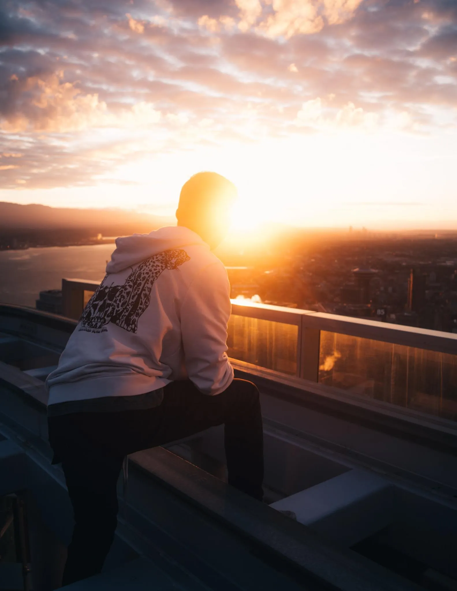 Où et comment profiter d'un coucher de soleil ? - Par Sigrid Descamps. Photo Ouverture : Michael Lammil Pour Unsplash.