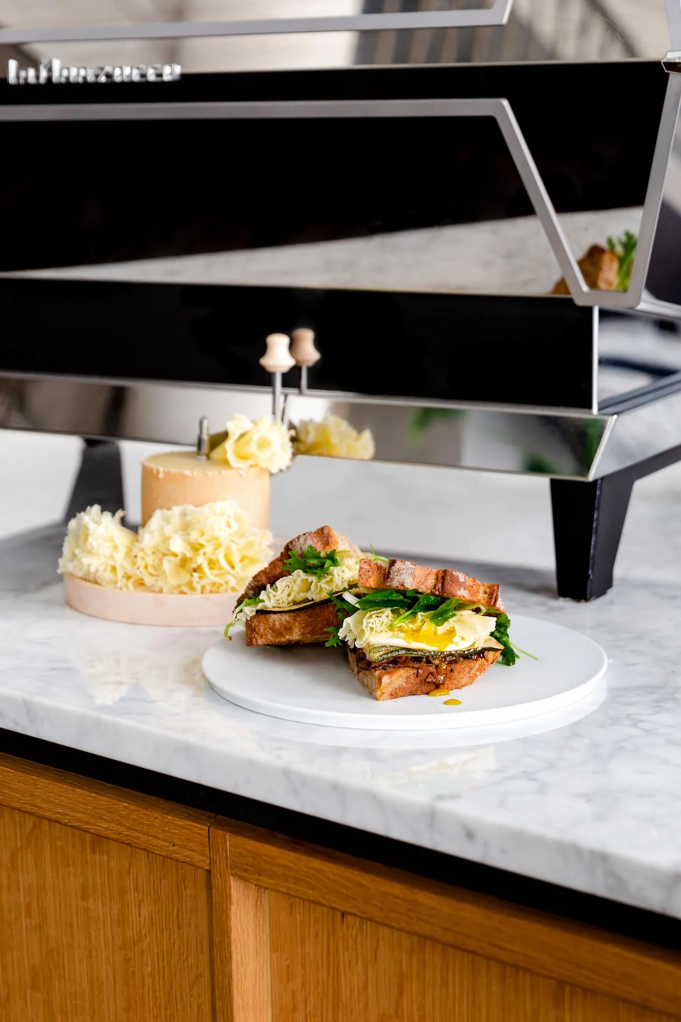 Un bar à croque-monsieur éphémère ouvre ses portes à Bruxelles - Par Anissa Hezzaz. Photos : D.r.