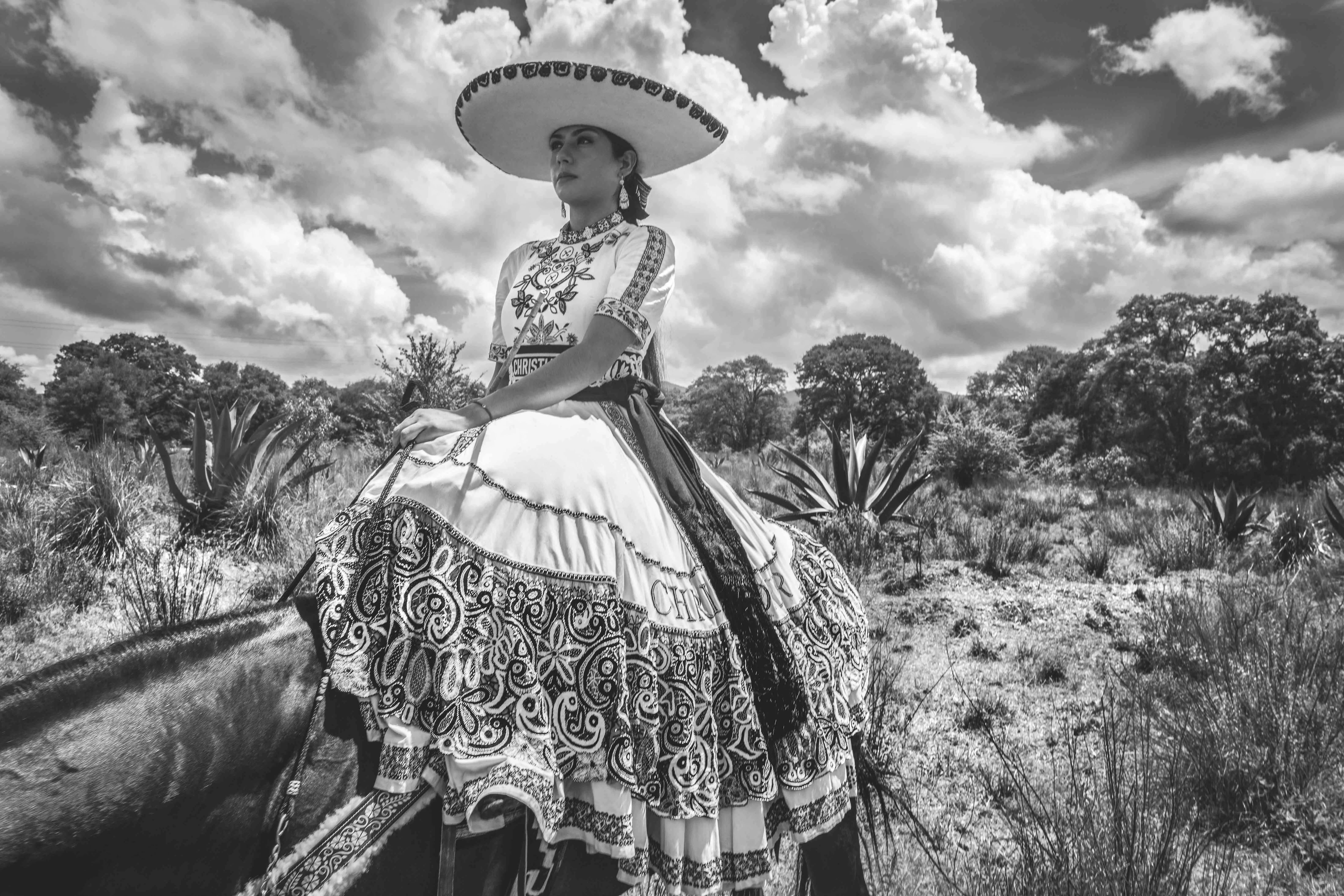 "Her Dior" l'ouvrage de mode engagé par Maria Grazia Chiuri - Par Wini Sasa. CréDit Photo : Maison Dior