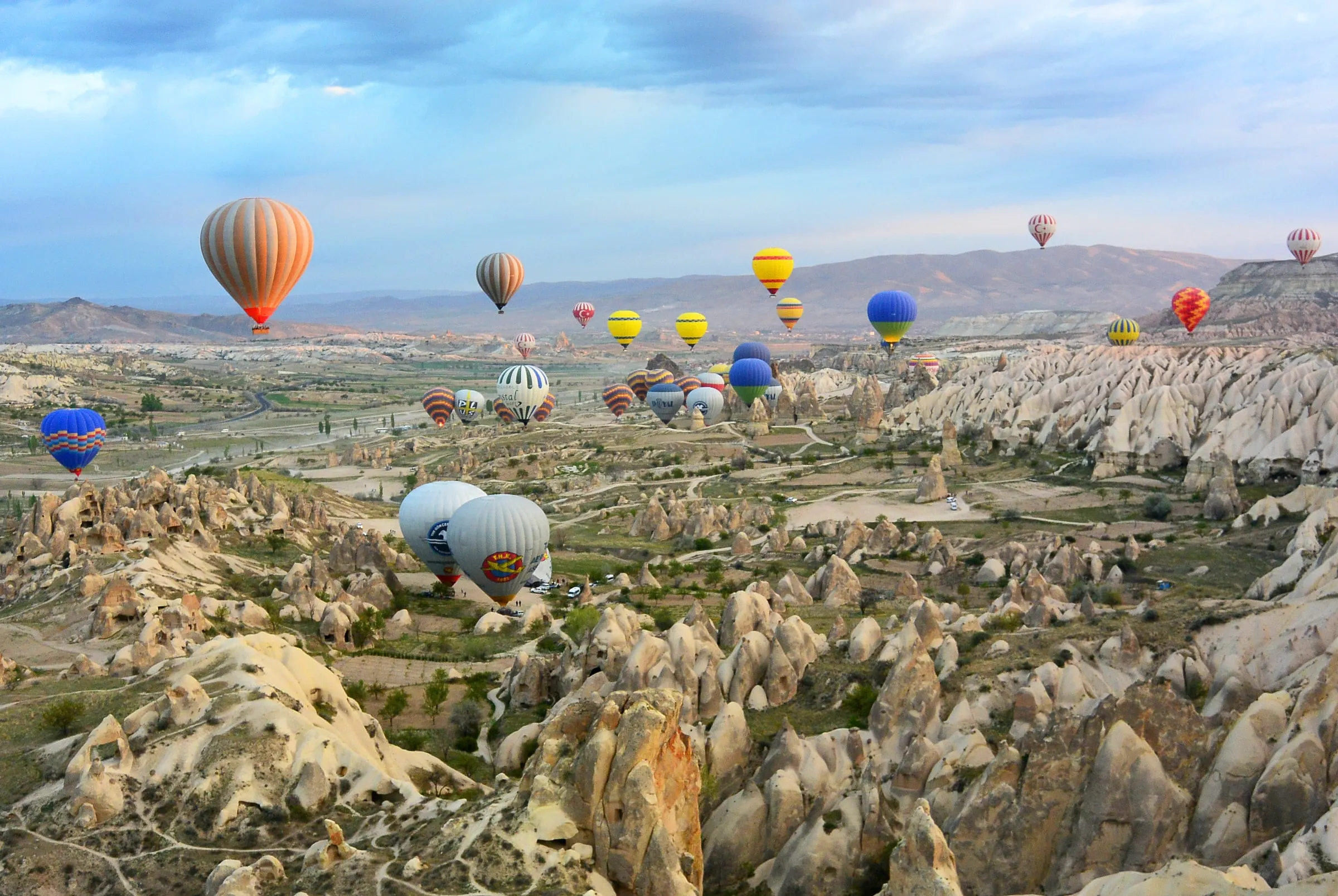 Gand, Capri, la Cappadoce : quelles sont les meilleures destinations à découvrir en 2021 ? - Par Wini Sasa. CréDit Photo : Unsplash/Christian Lue