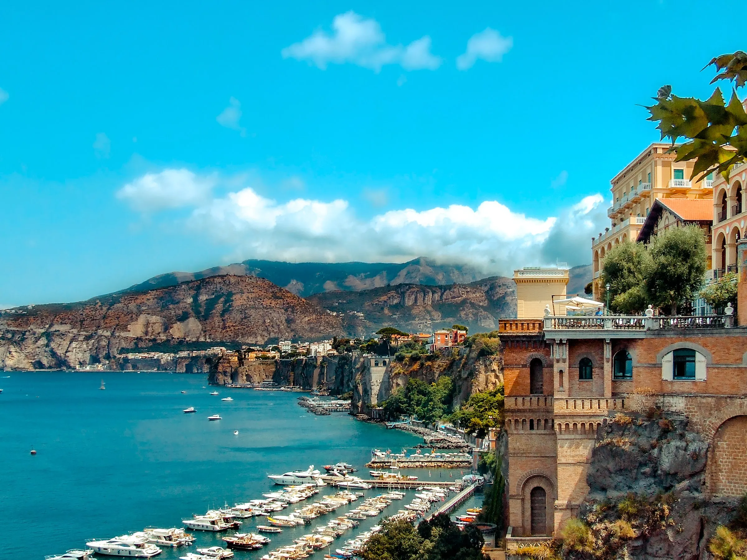Gand, Capri, la Cappadoce : quelles sont les meilleures destinations à découvrir en 2021 ? - Par Wini Sasa. CréDit Photo : Unsplash/Christian Lue