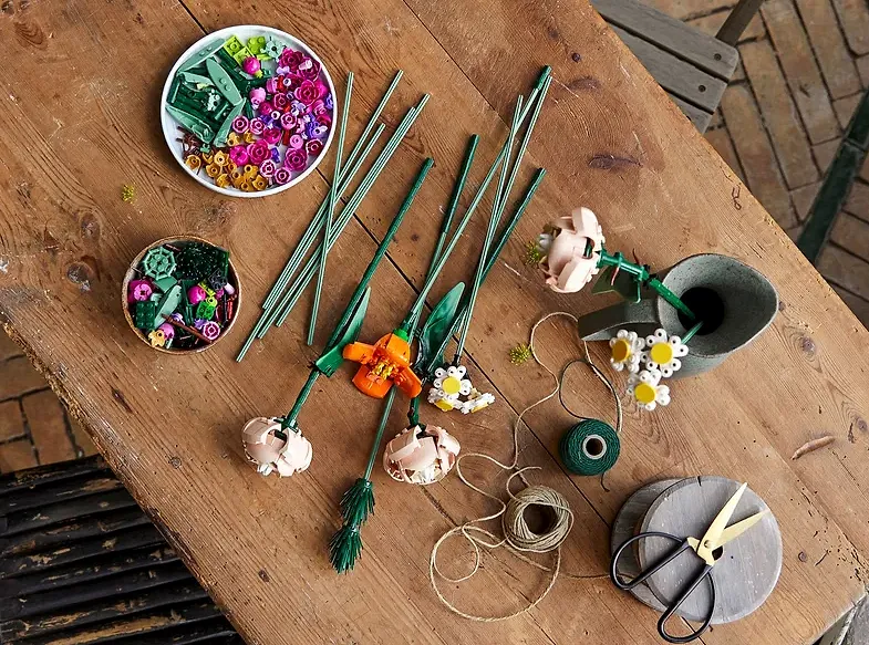 Fête des Mères : et si le bouquet de fleurs le plus durable était signé Lego ? - Par Anissa Hezzaz. Photos : D.r.