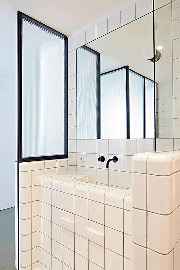 Comment moderniser sa salle de bain ? - Photo By Christian Mackie On Unsplash.