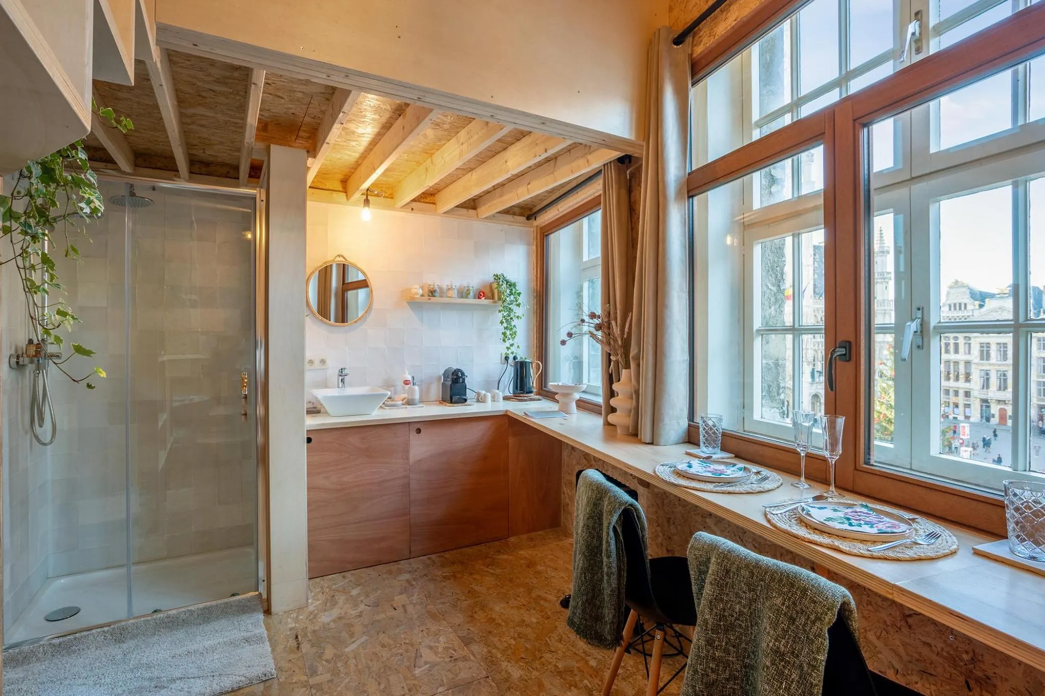 À quoi ressemble l'intérieur de la tiny house de la Grand-Place ? - Par Sigrid Descamps. Photos Cocoon Brussels, S. Descamps.