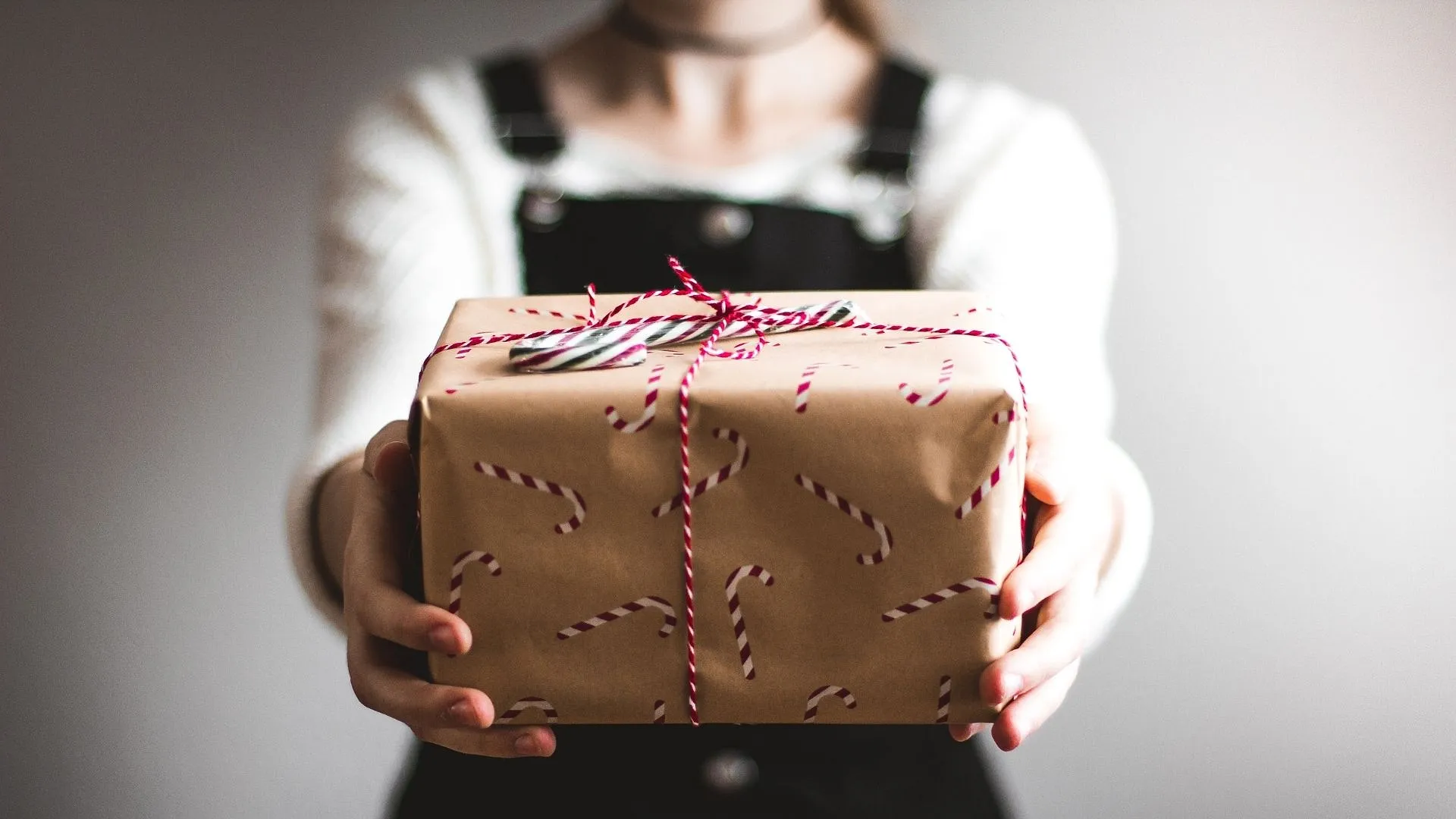 Trois façons polies de vous débarrasser d'un cadeau que vous n'aimez pas - Par Camille Vernin, Photo : Unsplash