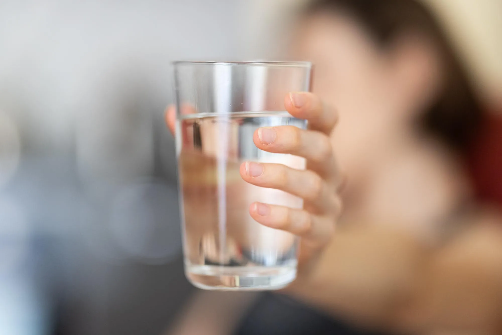 Six astuces simples pour boire plus d'eau chaque jour - Pr Sigrid Descamps. Photos Unsplash.