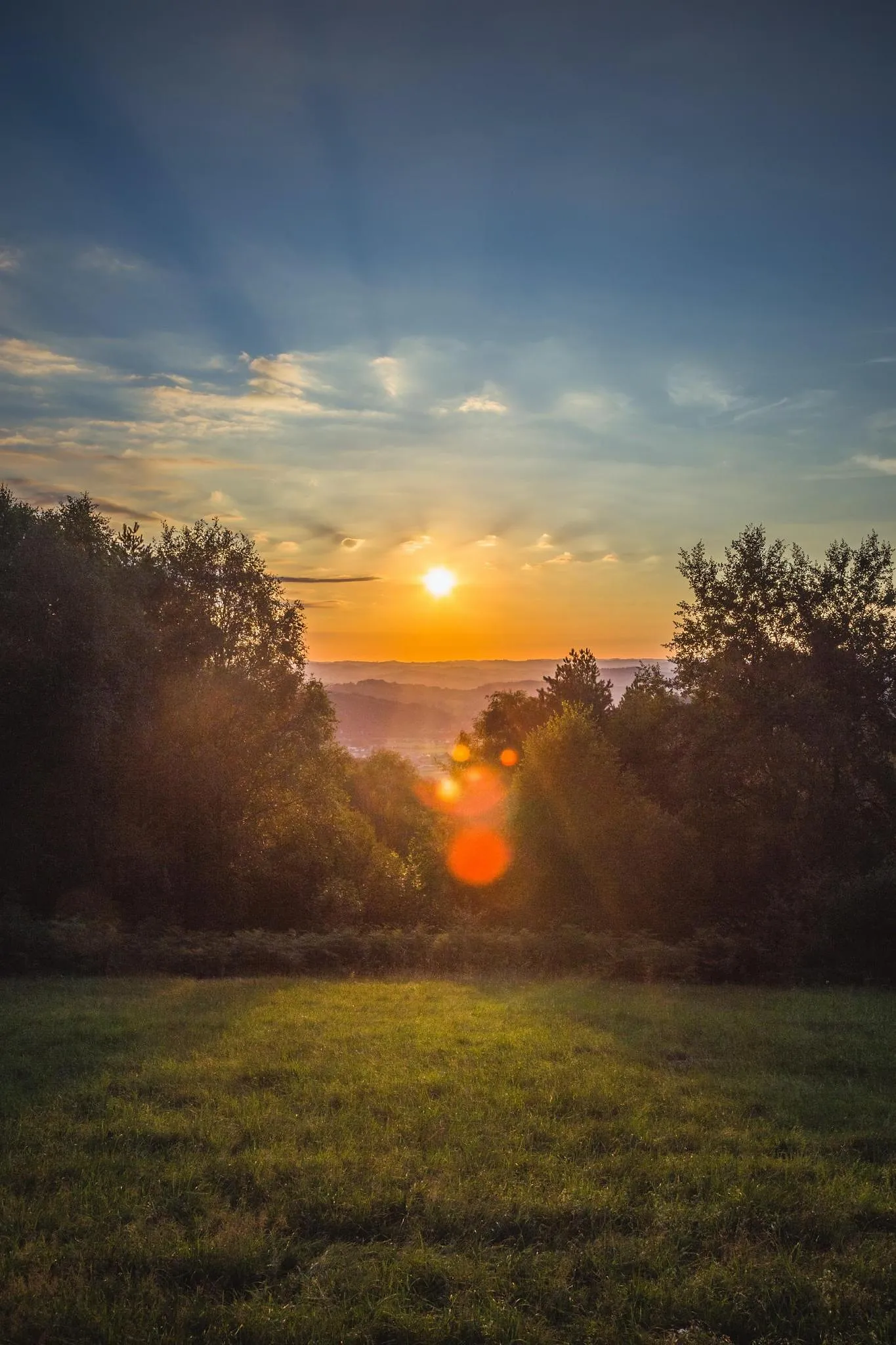 Où et comment profiter d'un coucher de soleil ? - Par Sigrid Descamps. Photo Ouverture : Michael Lammil Pour Unsplash.