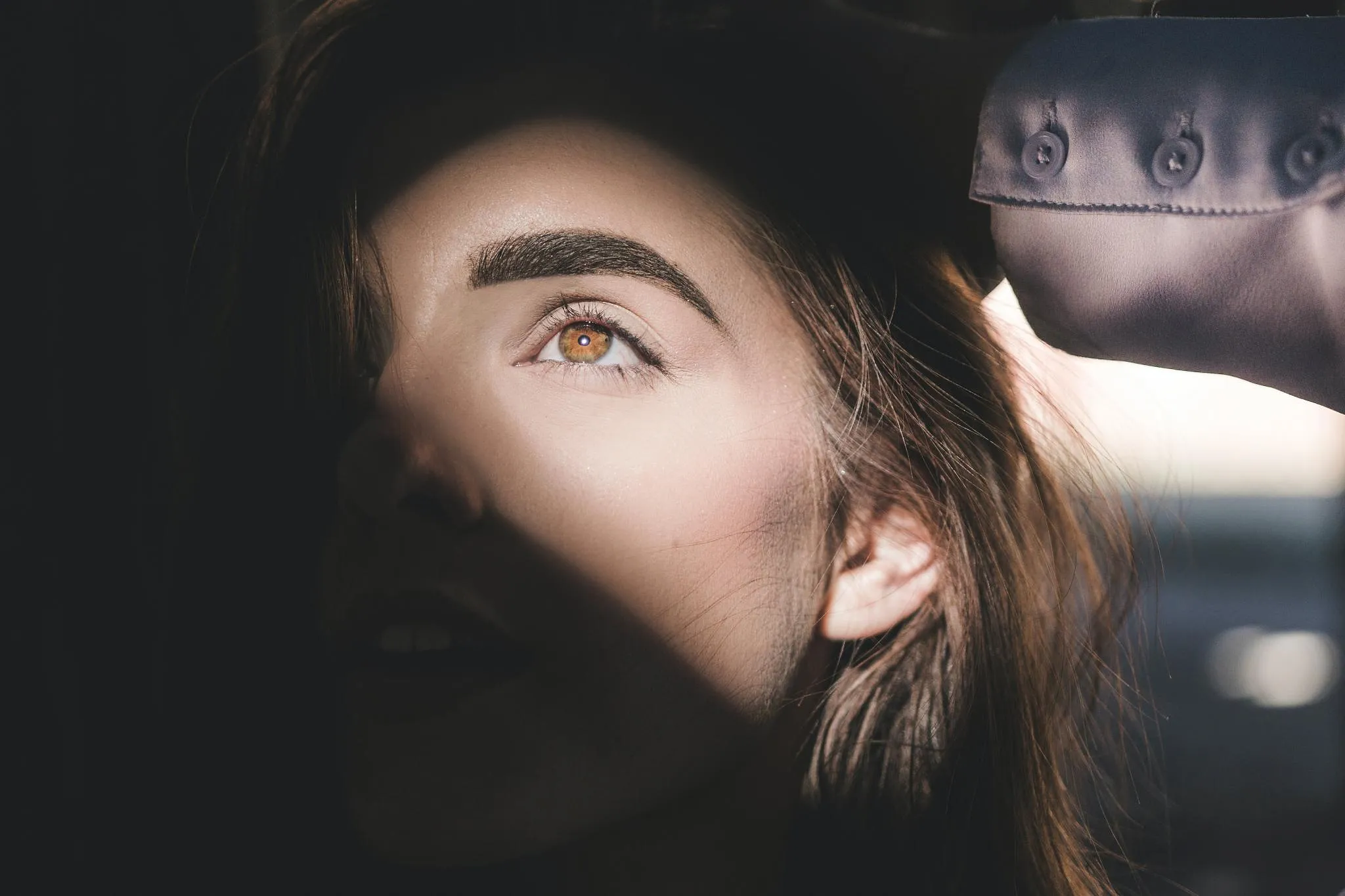 Notre top 5 des sérums pour sourcils les plus efficaces - Ingrid Van Langhendonck, Photo Unsplash, Photos Dr