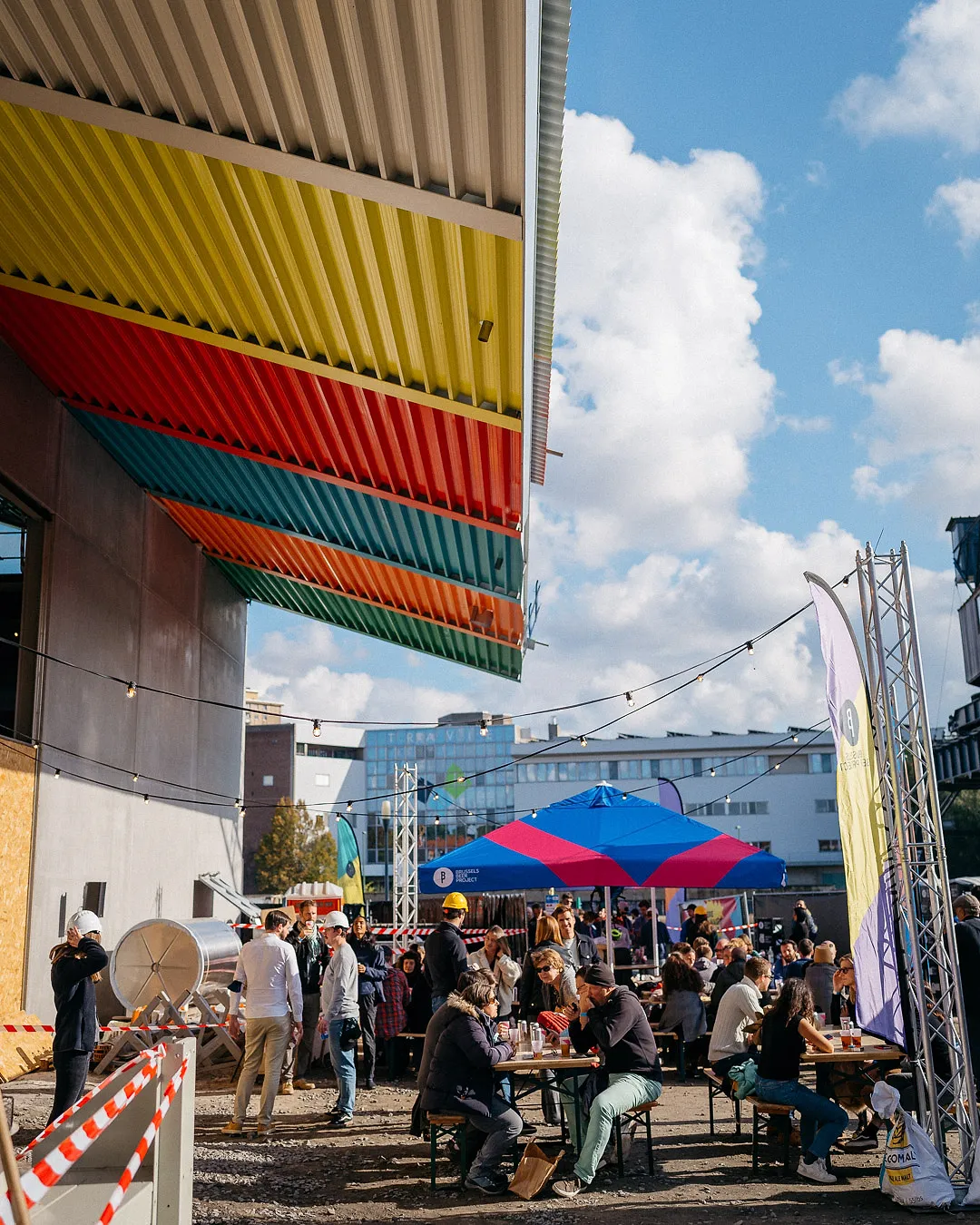 Une brasserie géante en plein air et au bord de l’eau ouvre à Bruxelles - Par Anissa Hezzaz. Photos : D.r.