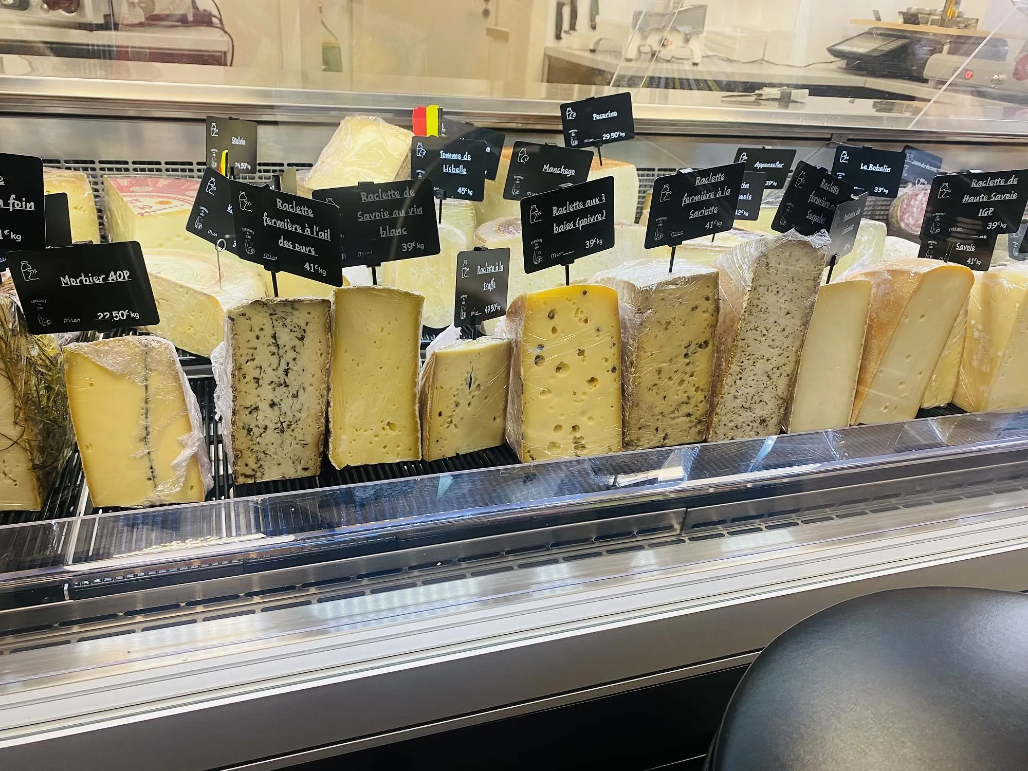 La règle des 4, le secret d’un fromager pour une raclette réussie - Par Sigrid Descamps. Photos: Terroirs Du Cru, Unsplash.