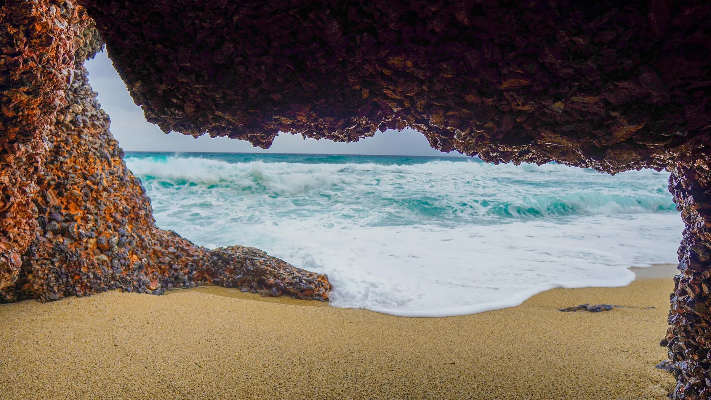 Les plages où l'on rêve de se prélasser cet été - Par Wini Sasa. Photo By Marina T On Unsplash