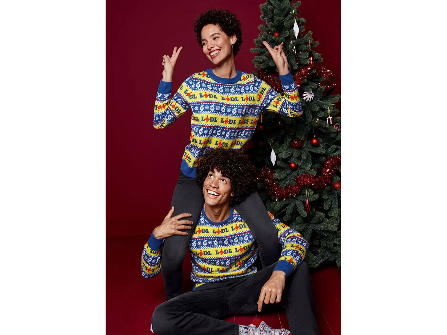 Le pull de Noël que tout le monde va porter vient de chez Lidl - Par Anissa Hezzaz. Photos : D.r.