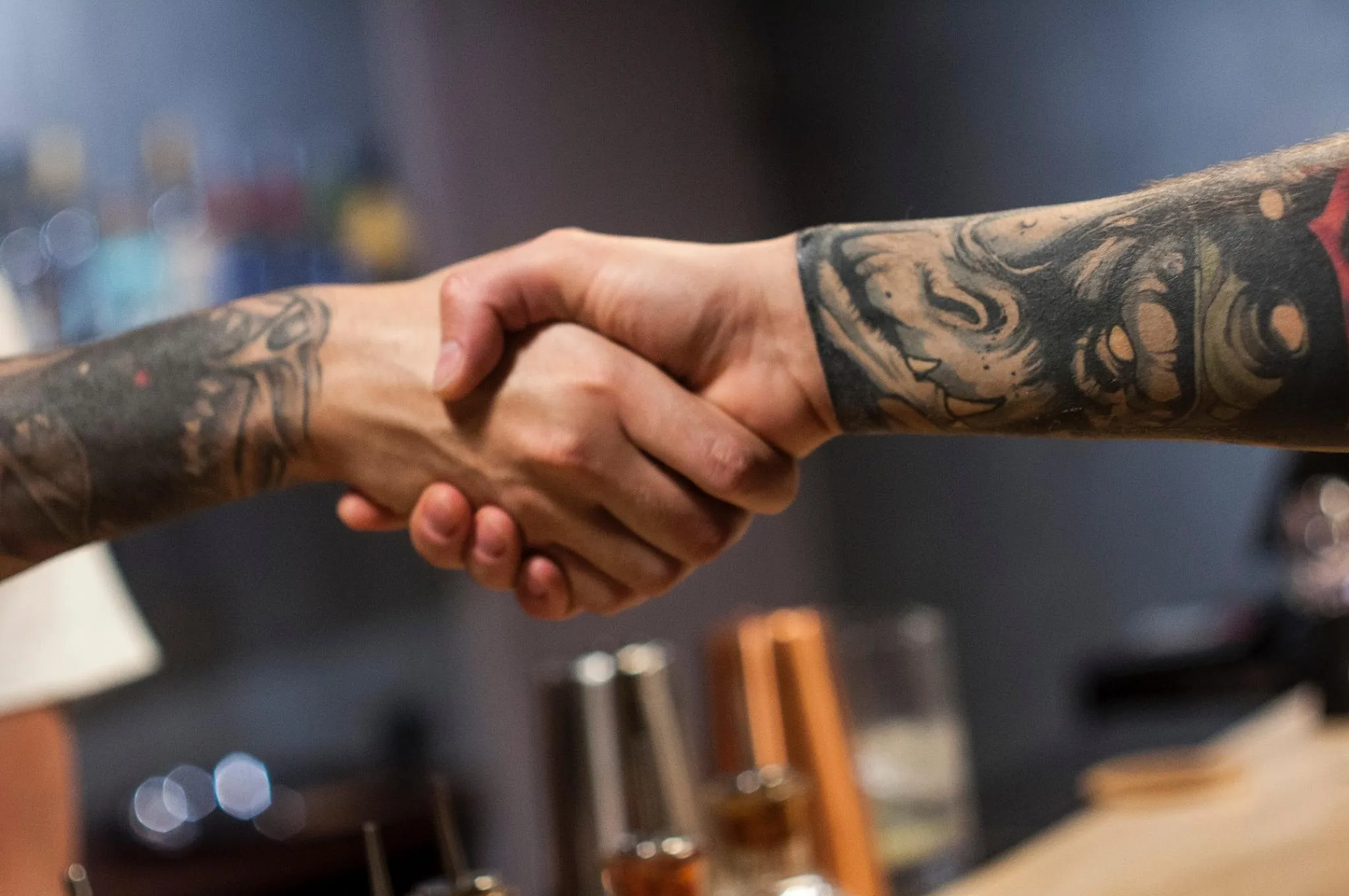 La bise au travail a disparu : comment va-t-on se saluer à l’avenir ? - Ingrid Van Langhendonck, Photo Markus Spiske Sur Unsplash