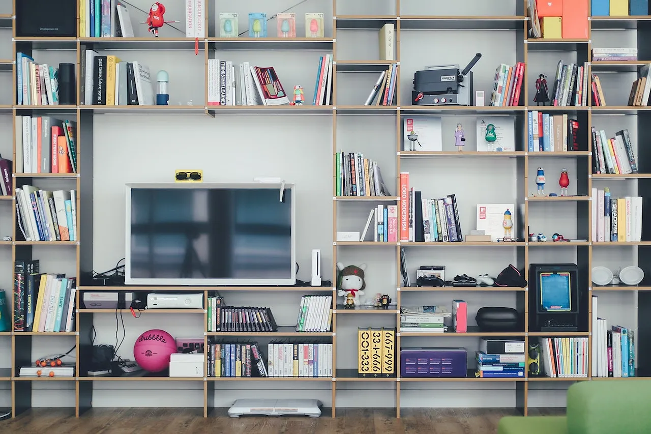 Comment intégrer un téléviseur à notre intérieur pour une décoration harmonieuse ? - Par Ingrid Van Langhendonck Photos : Photonews / Palais Royal.
