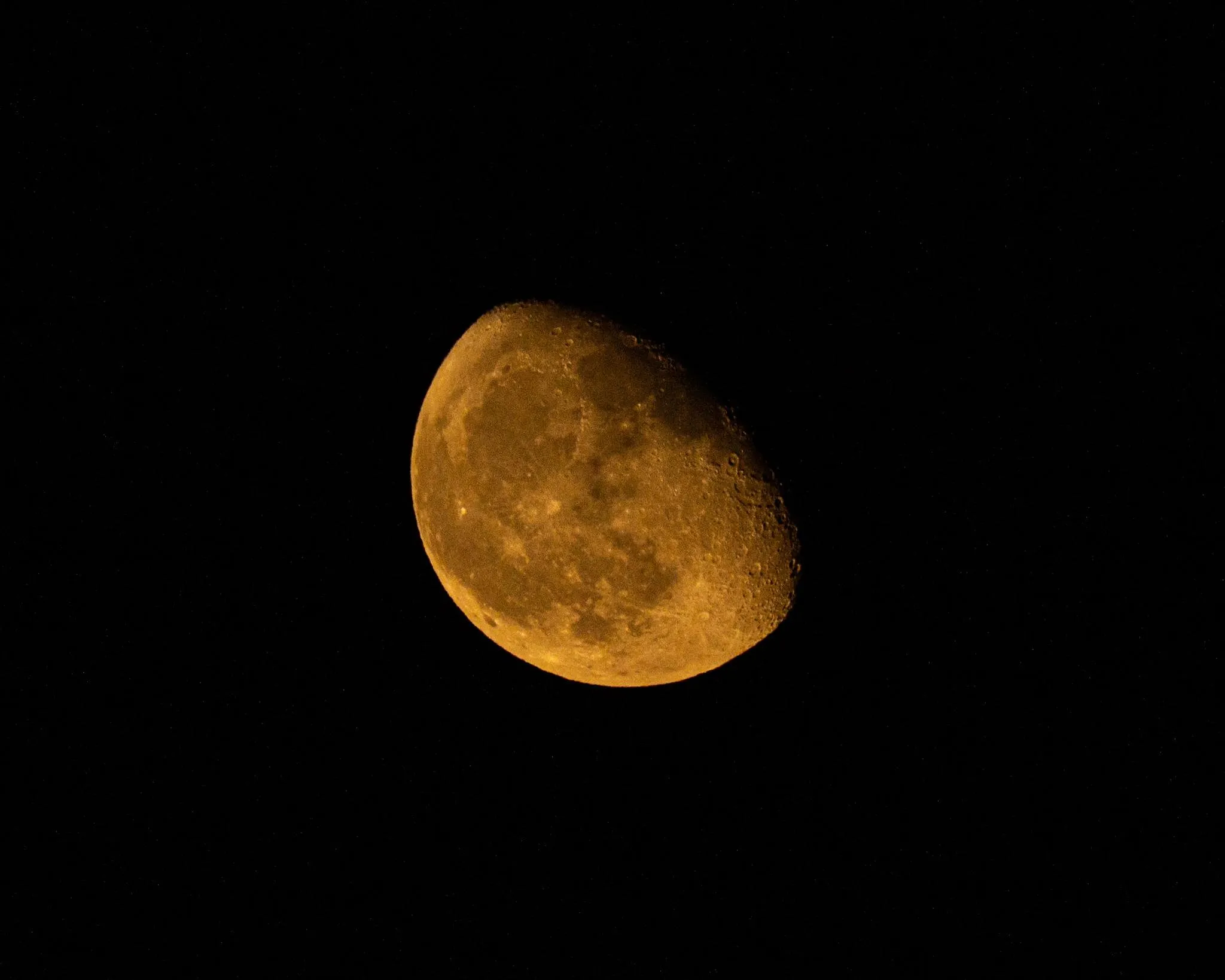Ce qu'il faut savoir sur l'éclipse lunaire totale de Lune qui s'invitera dans le ciel - Par Julia Vermeersch. Photo By Benjamin Voros On Unsplash