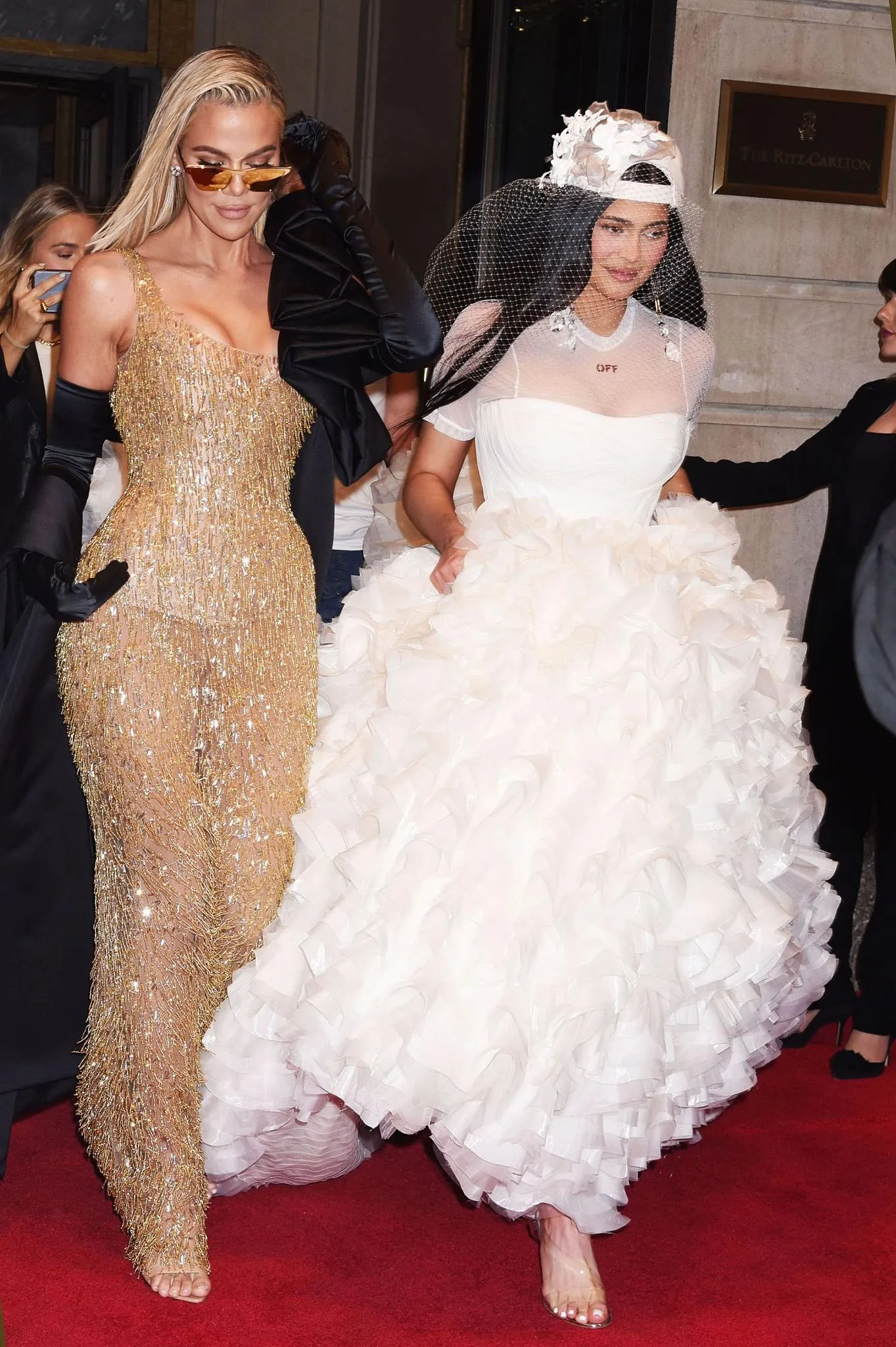 Met Gala 2022 les messages caches derriere la robe de mariee de Kylie Jenner SoSoir
