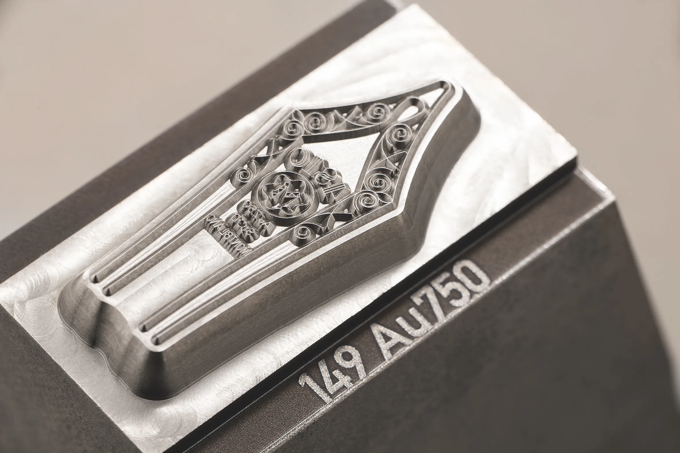 Les secrets de fabrication du stylo mythique Montblanc - Par Magali Eylenbosch : Photos D.r. 