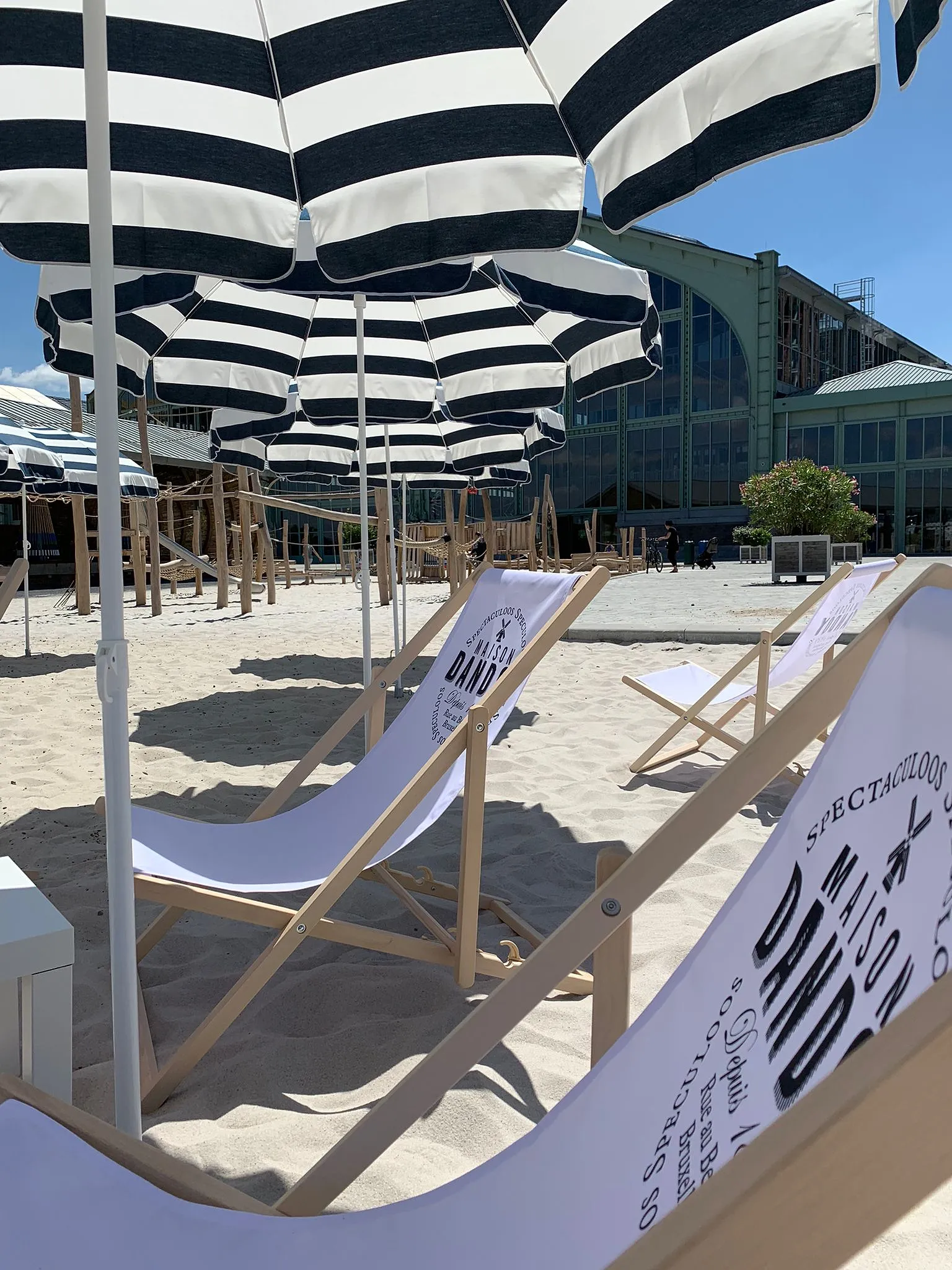 Une plage et une guinguette éphémère s’installent sur le site de Tour & Taxis - Par Anissa Hezzaz. Photos : D.r.