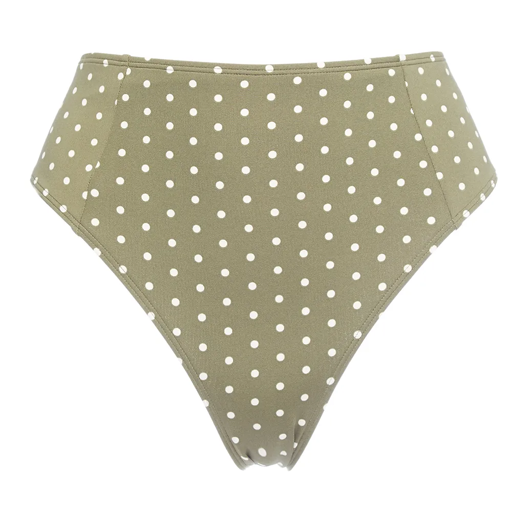 La culotte haute, le nouveau bikini