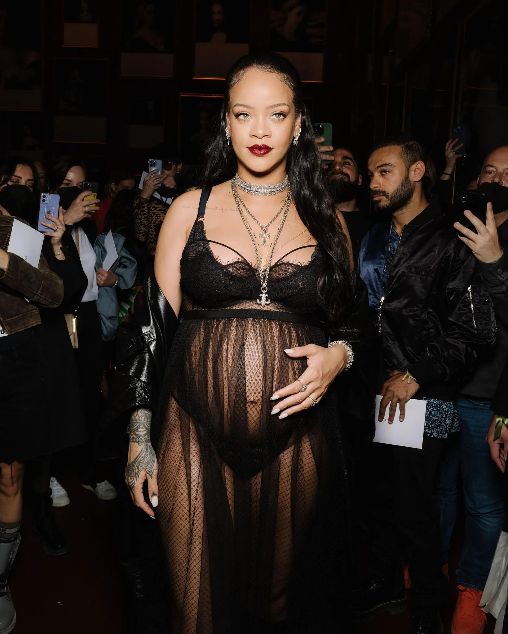 Fashion Week de Paris : Les looks des célébrités qui ont fait sensation au défilé Dior - Par Marie Honnay. Photos : Photonews.