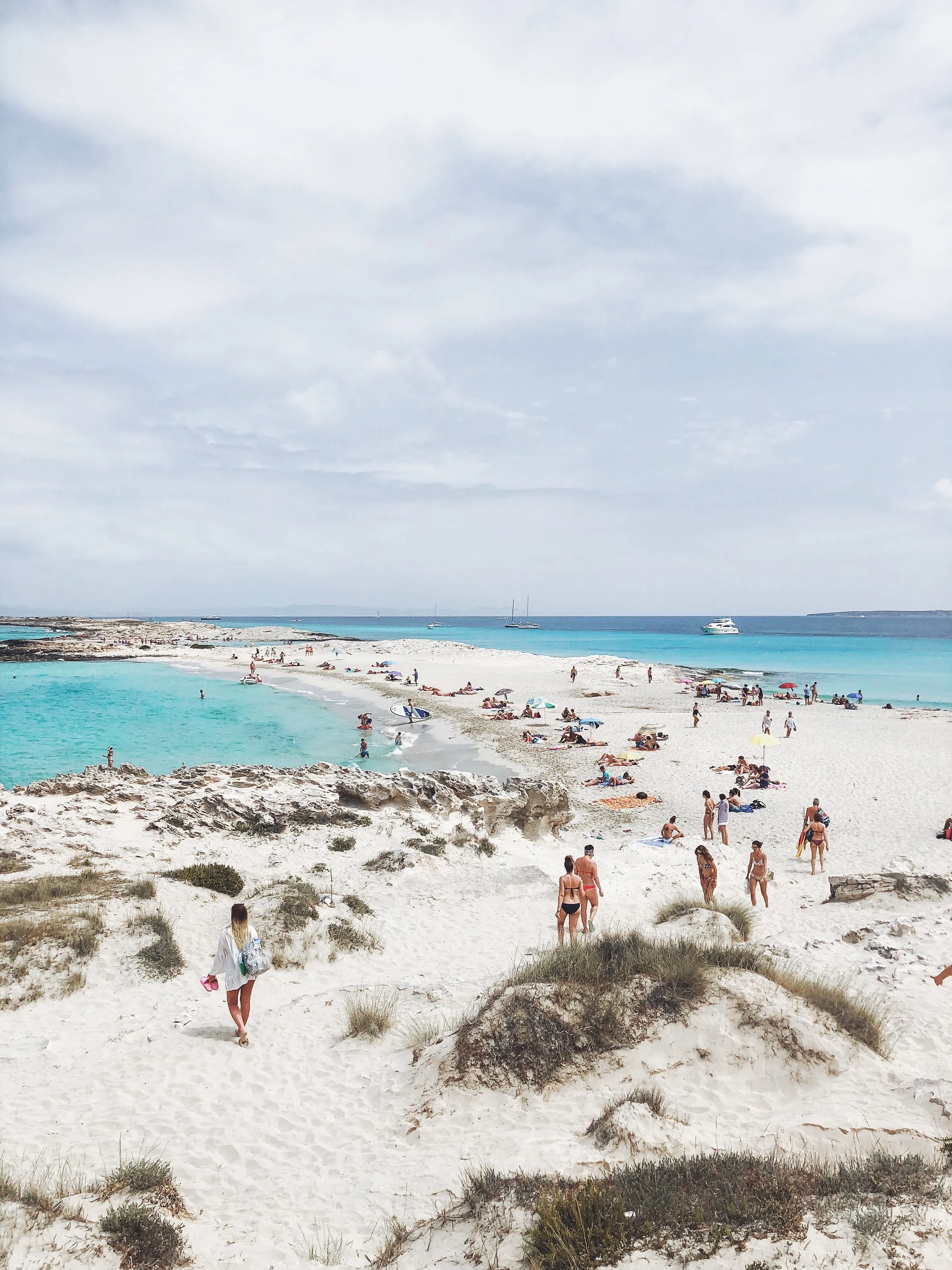 Les plages où l'on rêve de se prélasser cet été - Par Wini Sasa. Photo By Marina T On Unsplash