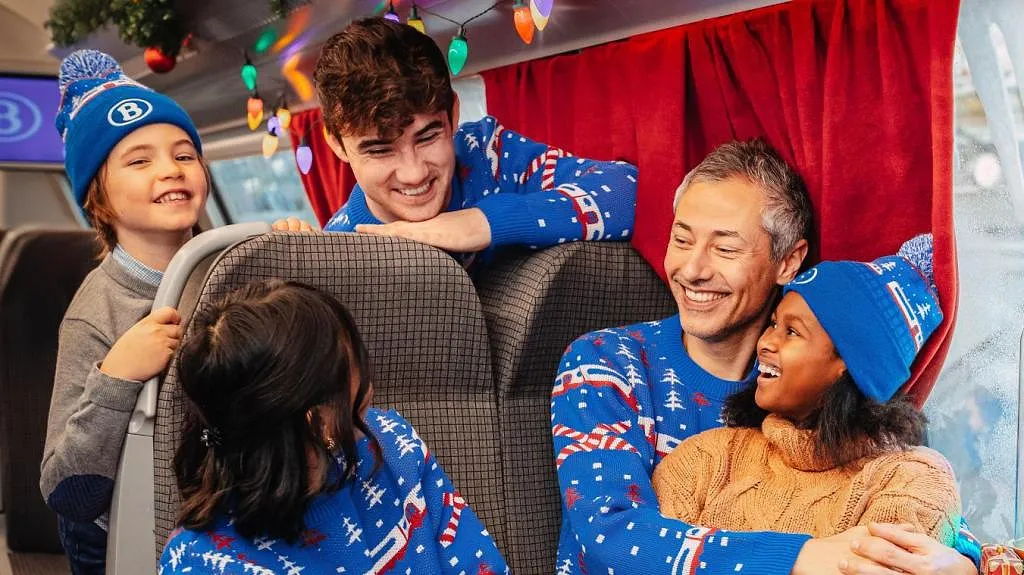 Voici le pull de Noël le plus tendance de 2022 - Ingrid Van Langhendonck, Photos Sncb