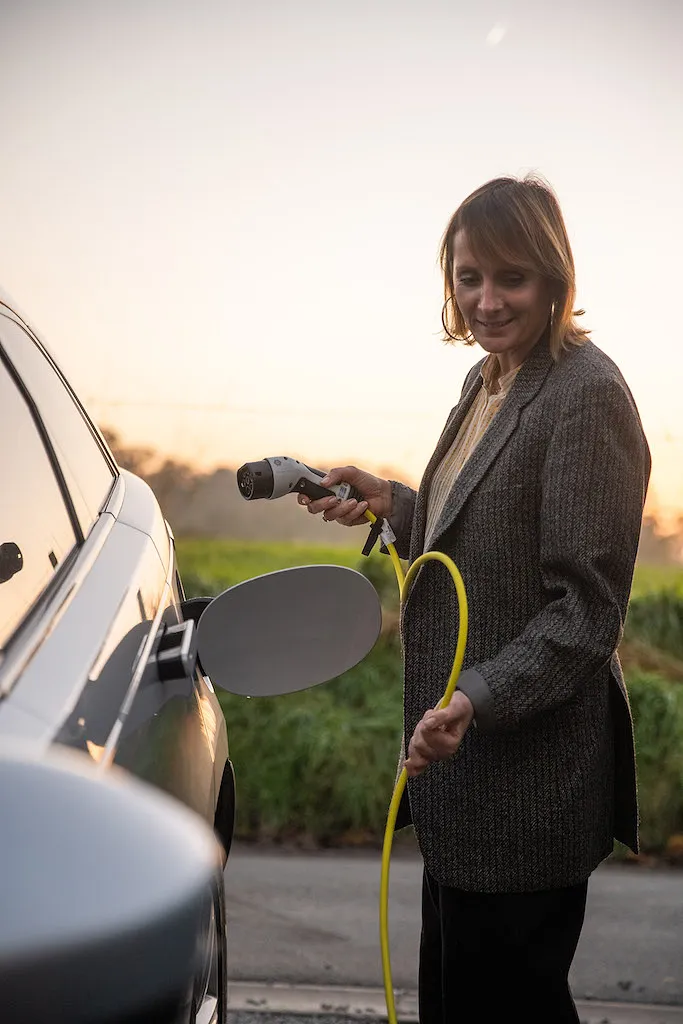 Voiture électrique, hybride ou vélo électrique : que choisir selon votre mode de vie ? - Par Ingrid Van Langhendonck Et Coralie Lambret. Photos : D.r