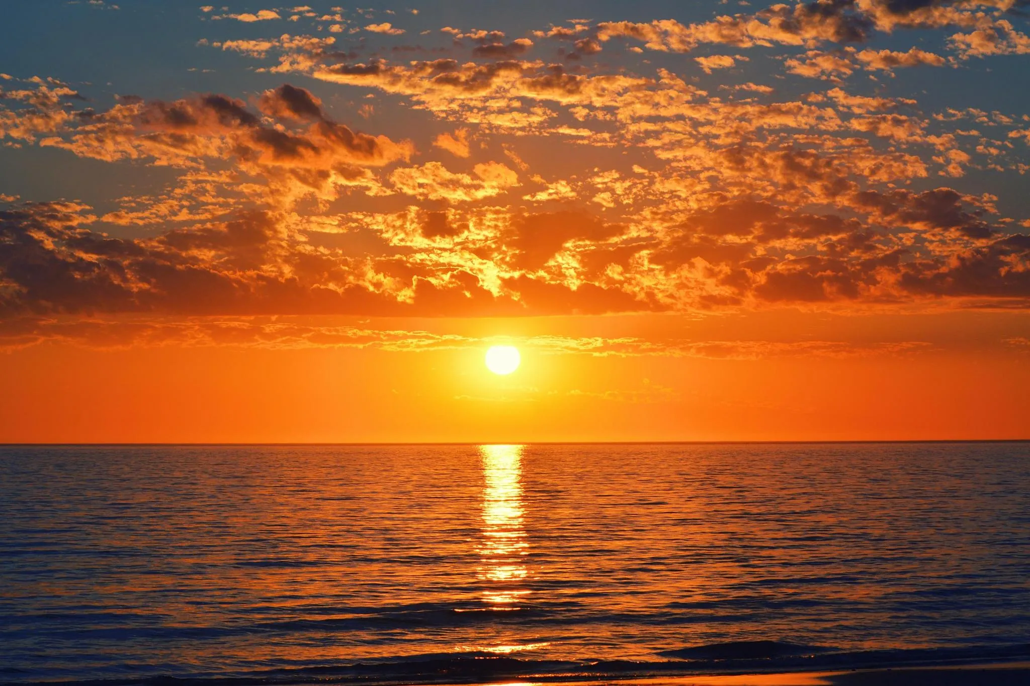 Où et comment profiter d'un coucher de soleil ? - Par Sigrid Descamps. Photo Ouverture : Michael Lammil Pour Unsplash.